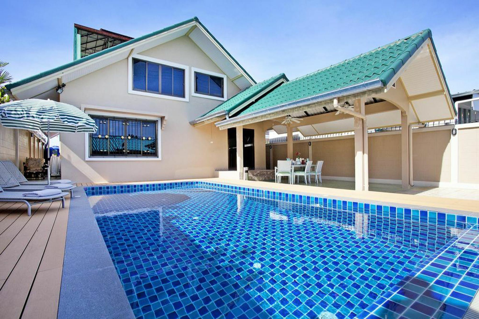 Pool Villa Tanzanite Near Walking Street Pattaya Exterior photo